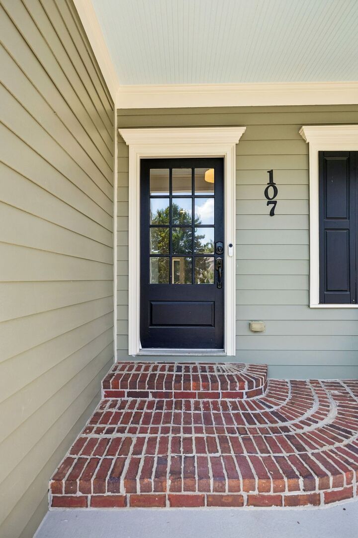 Property Photo:  107 Gladstone Ln  TN 37064 