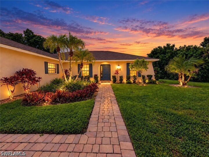 Property Photo:  1228 Lastrada Lane  FL 34103 