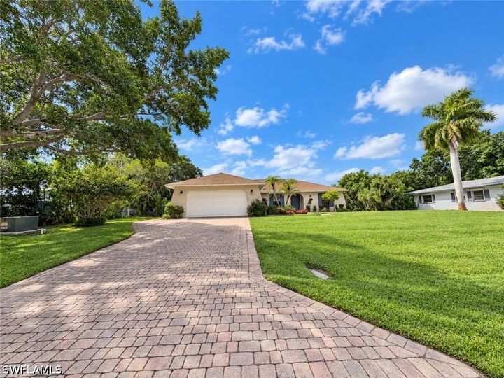 Property Photo:  1228 Lastrada Lane  FL 34103 