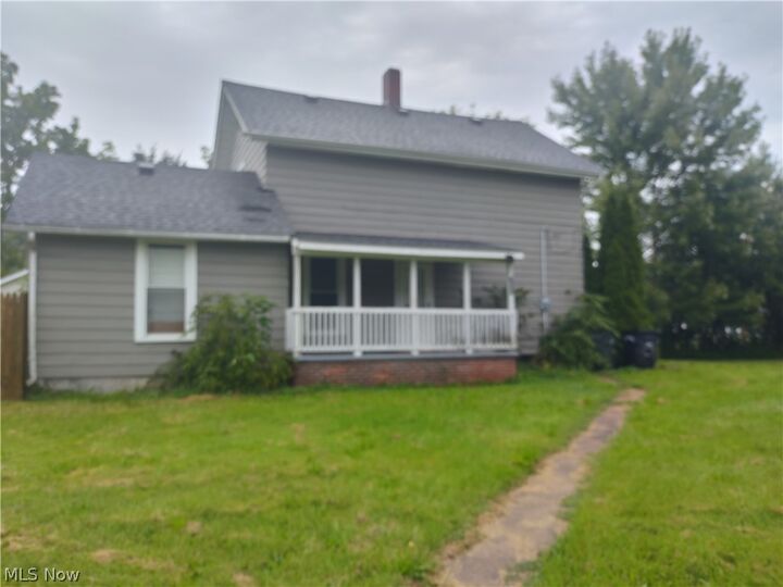 Property Photo:  736 W River Road N  OH 44035 