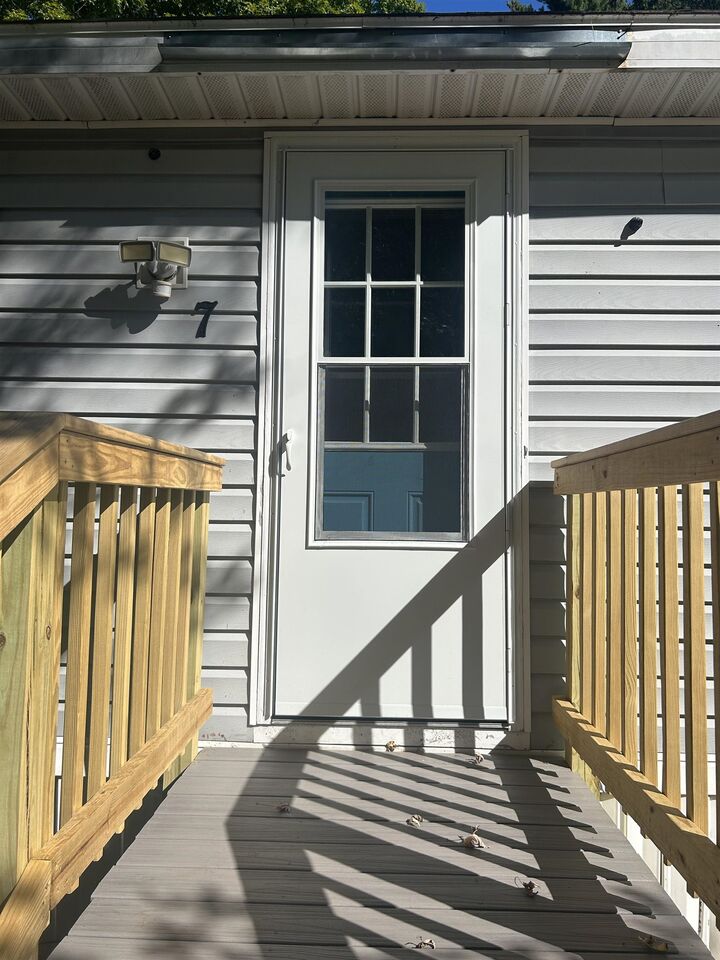 Property Photo:  7 Hemlock Drive  NH 03819 