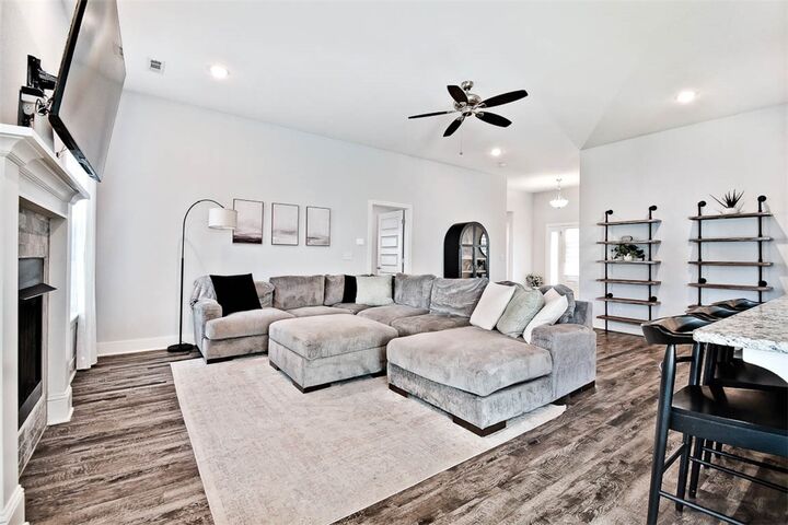 Property Photo: 330 W Taverner Xing AR 72730