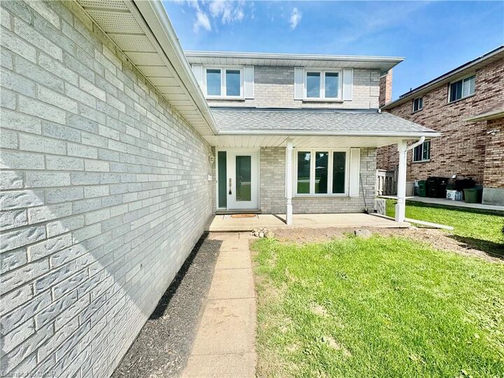 Property Photo:  399 Winston Boulevard Upper  ON N3C 3Y2 