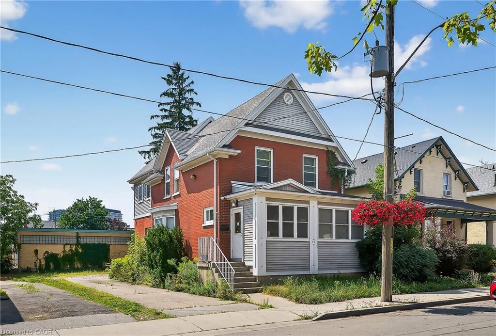 Property Photo:  43 Dupont Street E  ON N2J 2G8 