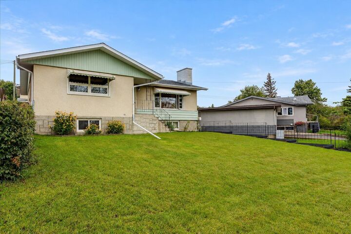 Property Photo:  5005 42A Street Close  AB T4J 1M3 