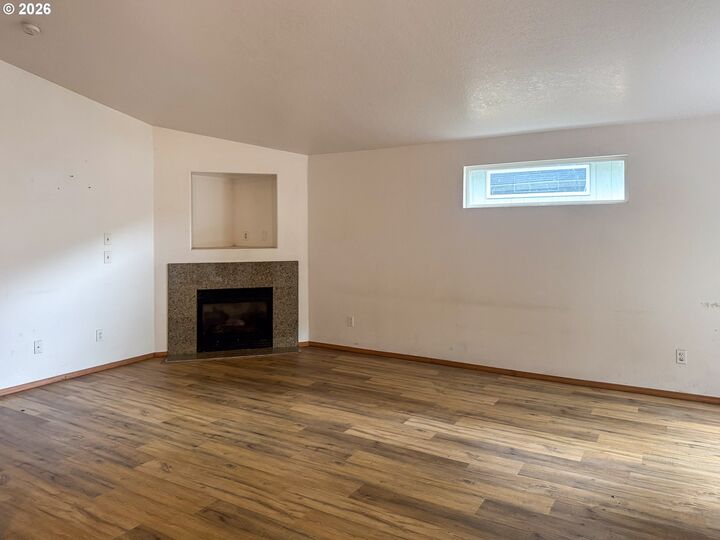 Property Photo: 6530 SE 139th Ave OR 97236