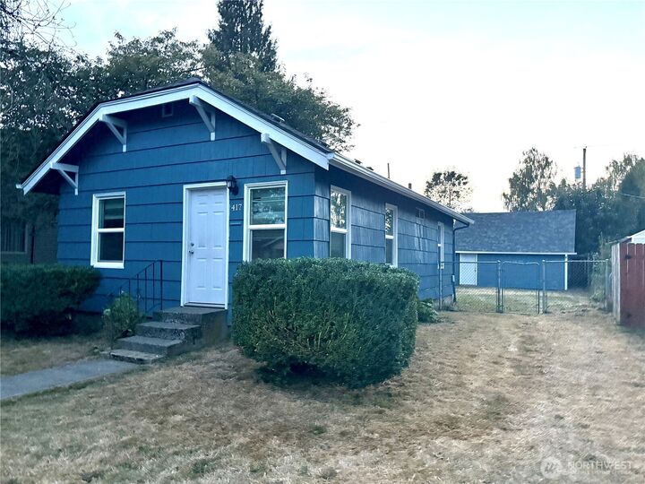 Property Photo:  417  15th Avenue  WA 98632 