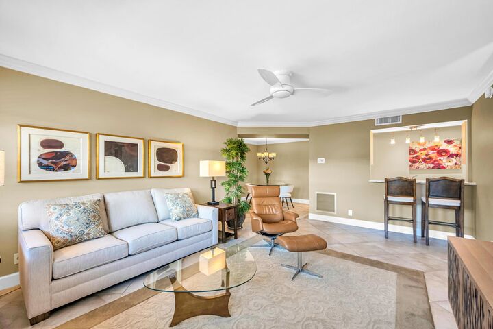 Property Photo: 615 NE 12th Avenue 301 FL 33304