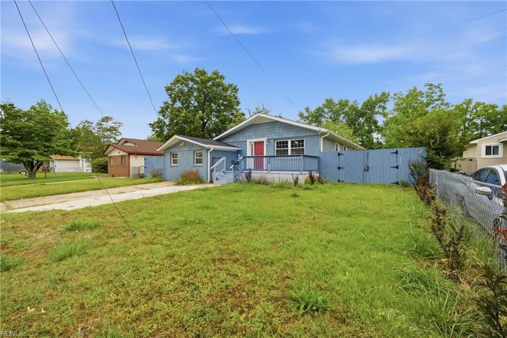 Property Photo: 218 Bradford Ave VA 23505