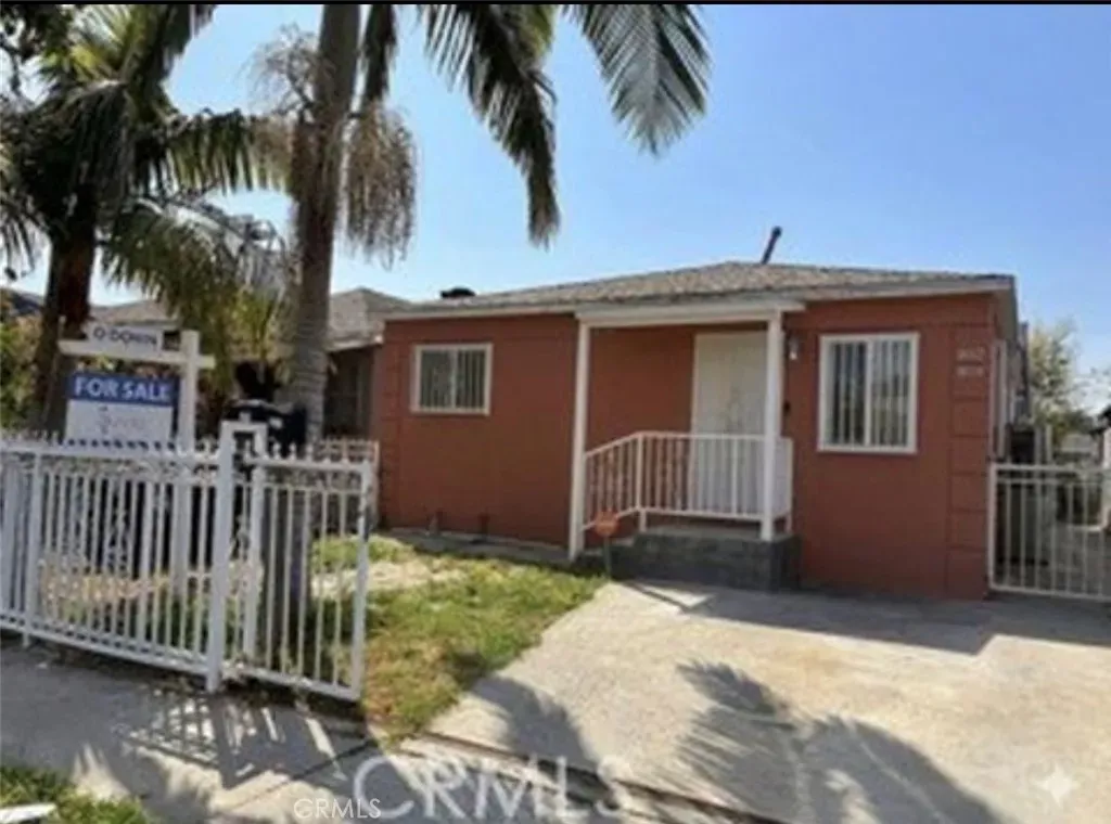 Property Photo:  802 E 111th Drive  CA 90059 
