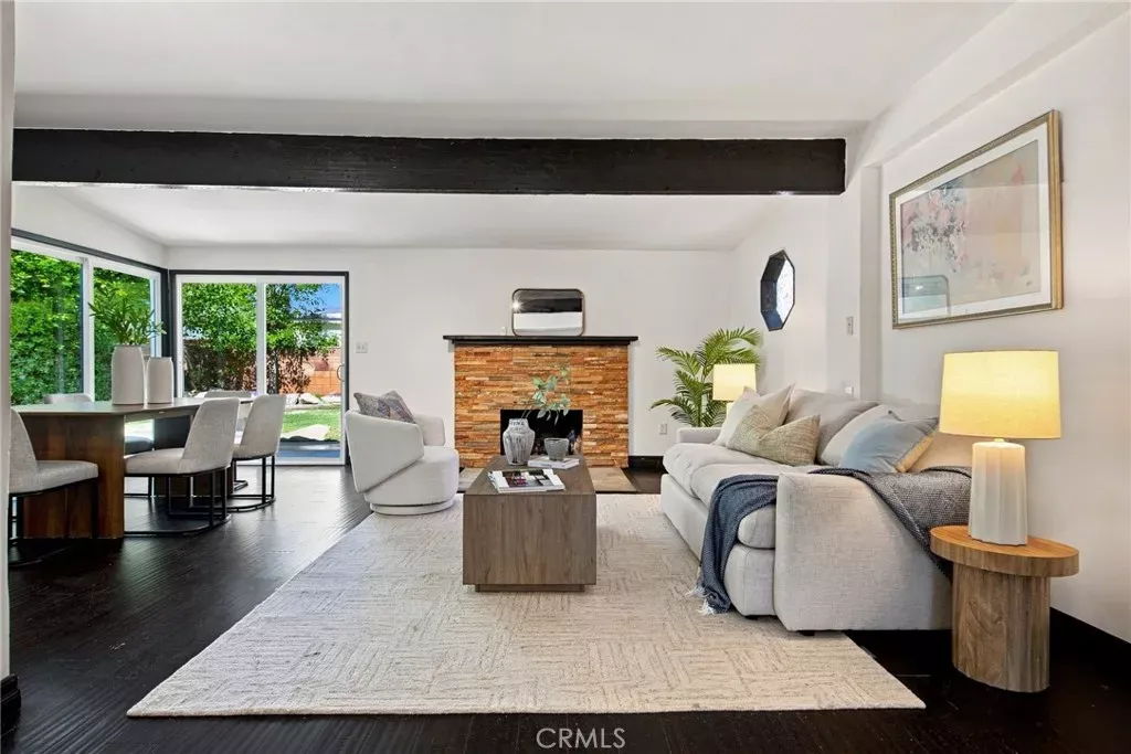 Property Photo:  7357 Anatola Avenue  CA 91406 