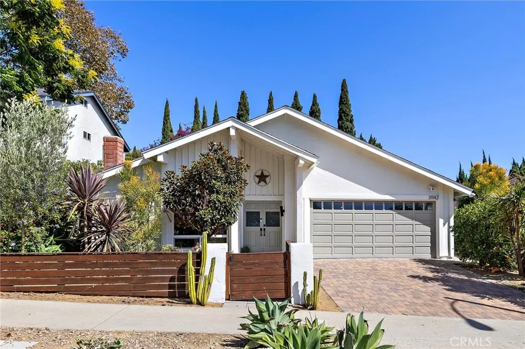 Property Photo:  31142 Calle Entradero  CA 92675 