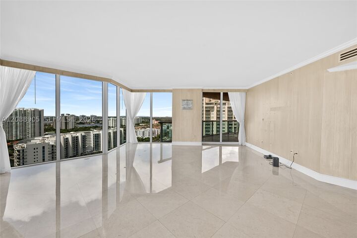 Property Photo:  3370 Hidden Bay Dr 2813  FL 33180 
