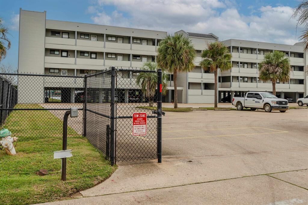 Property Photo: 580 Pleasure Island Blvd Unit 115 TX 77640
