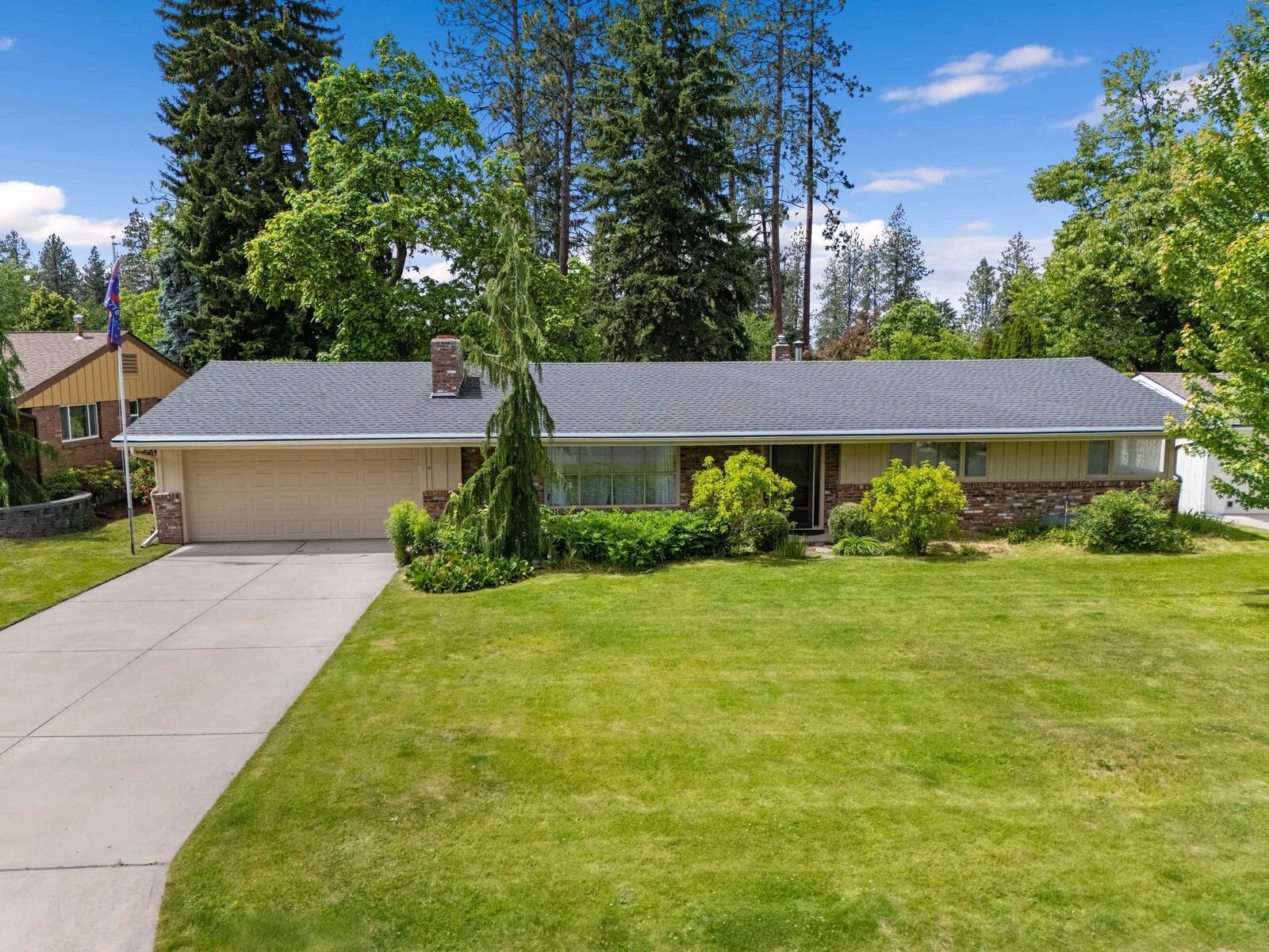 Property Photo:  4218 S Helena St  WA 99203 