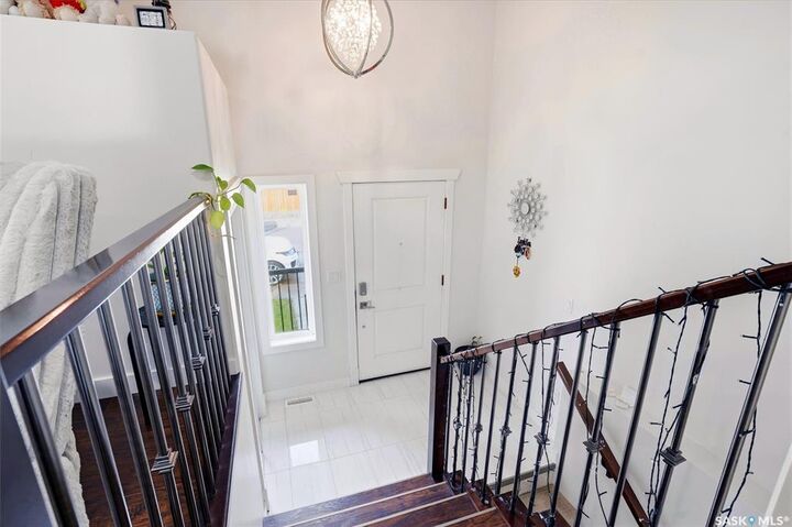 Property Photo:  327 McArthur Crescent  SK S7L 6X2 