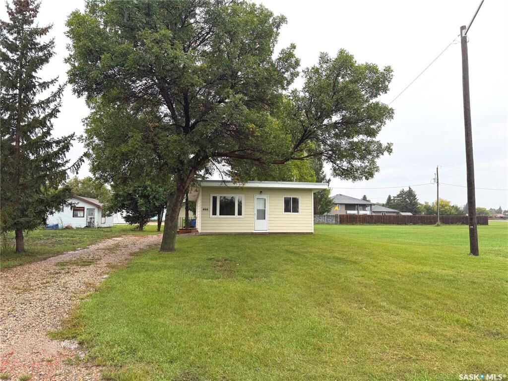Property Photo:  466 Okanese Avenue S  SK S0G 1S0 