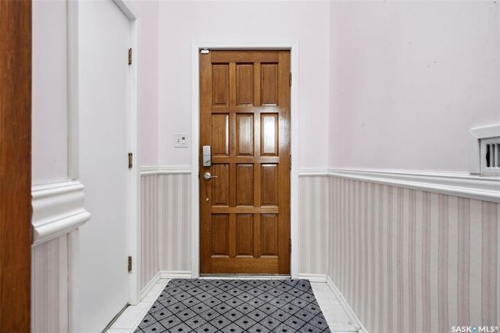 Property Photo: 2807 Howell Drive E SK S4N 6G1