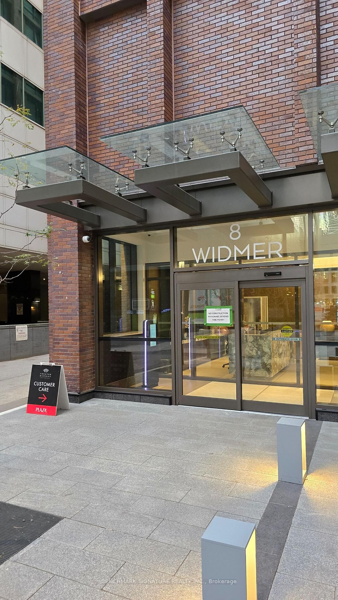 Property Photo:  8 Widmer Street 4603  ON M5V 2E7 