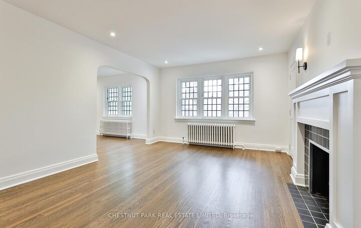 Property Photo:  11 Oriole Crescent Upper  ON M5P 1L6 