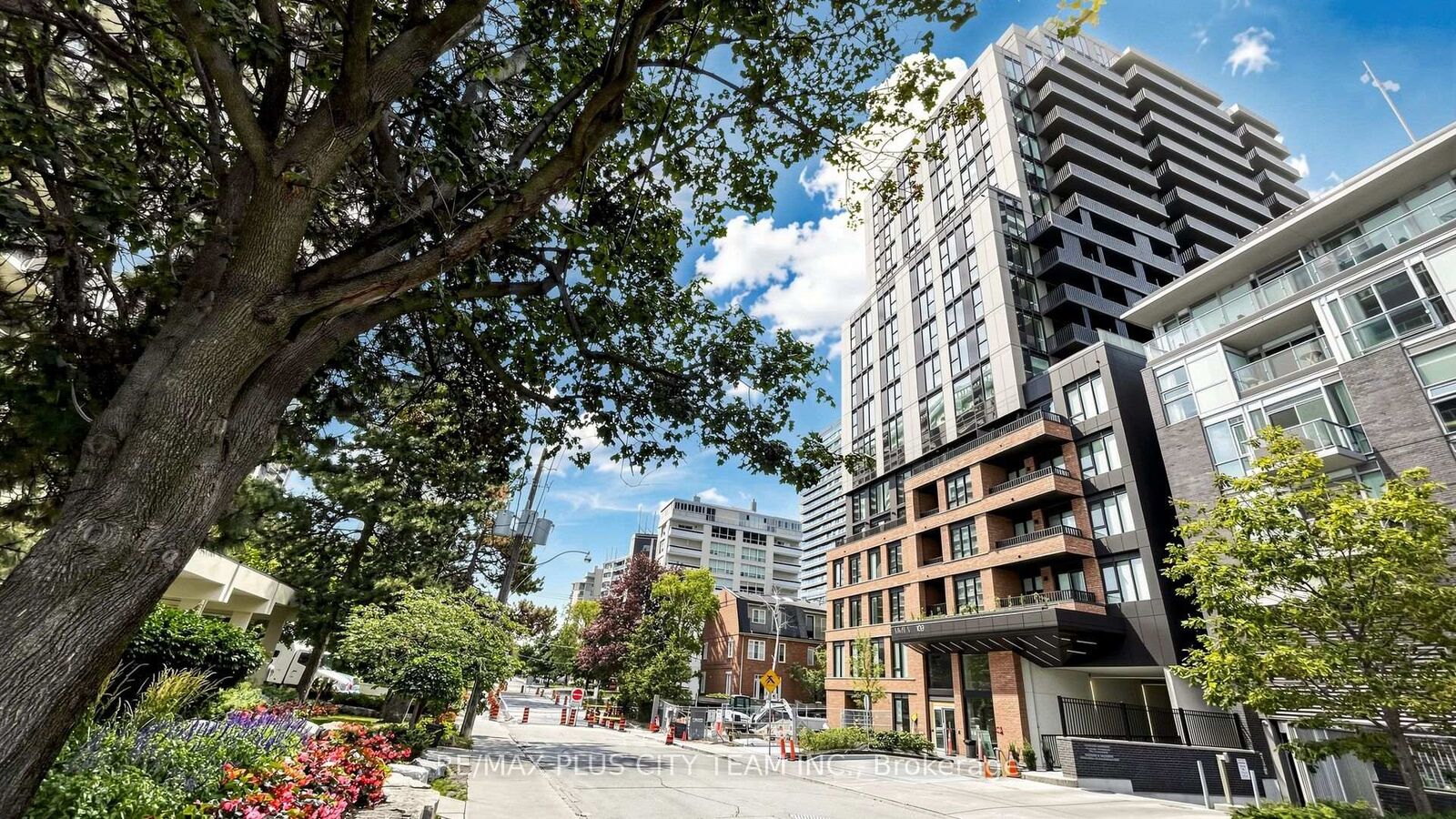 Property Photo:  109 Erskine Avenue 204  ON M4P 0G6 