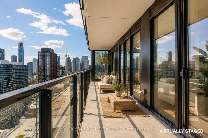 Property Photo:  284 King Street E 2802  ON M5A 1K4 