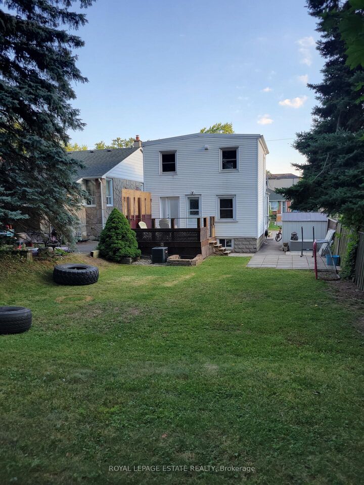 Property Photo:  13 Pinegrove Avenue Upper  ON M1N 2G3 
