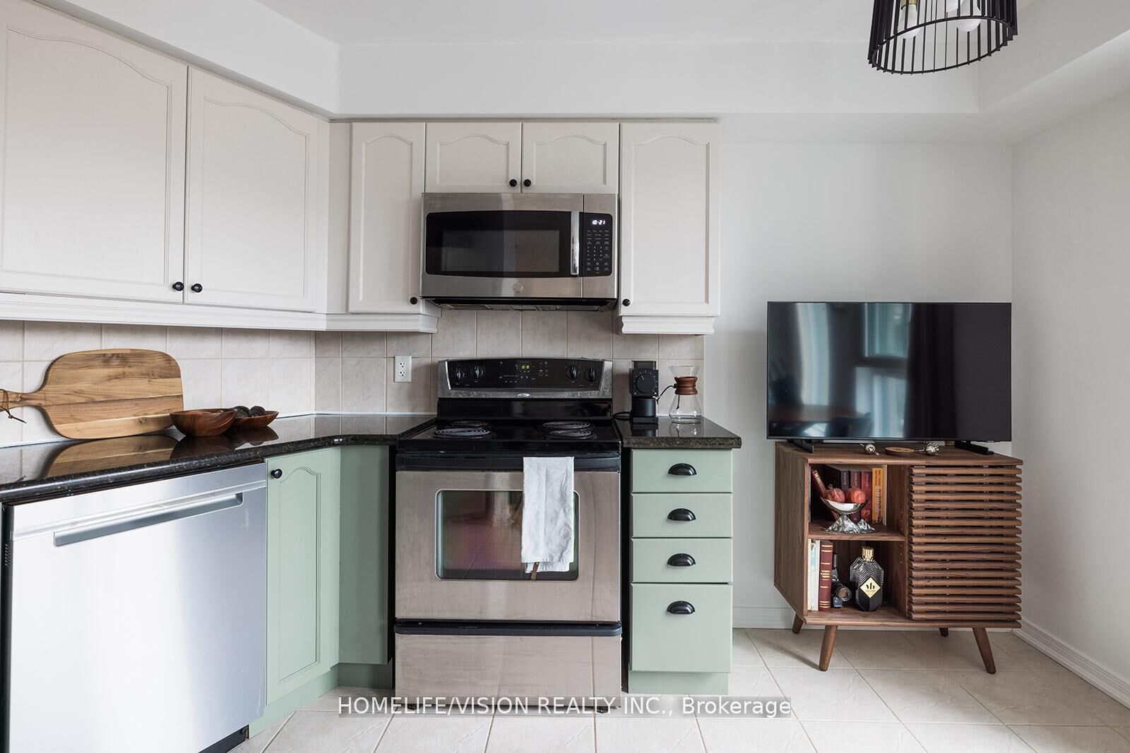 Property Photo:  18 Valley Woods Road 902  ON M3A 0A1 