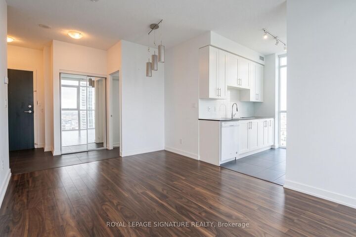 Property Photo:  4070 Confederation Parkway 3407  ON L5B 0E9 