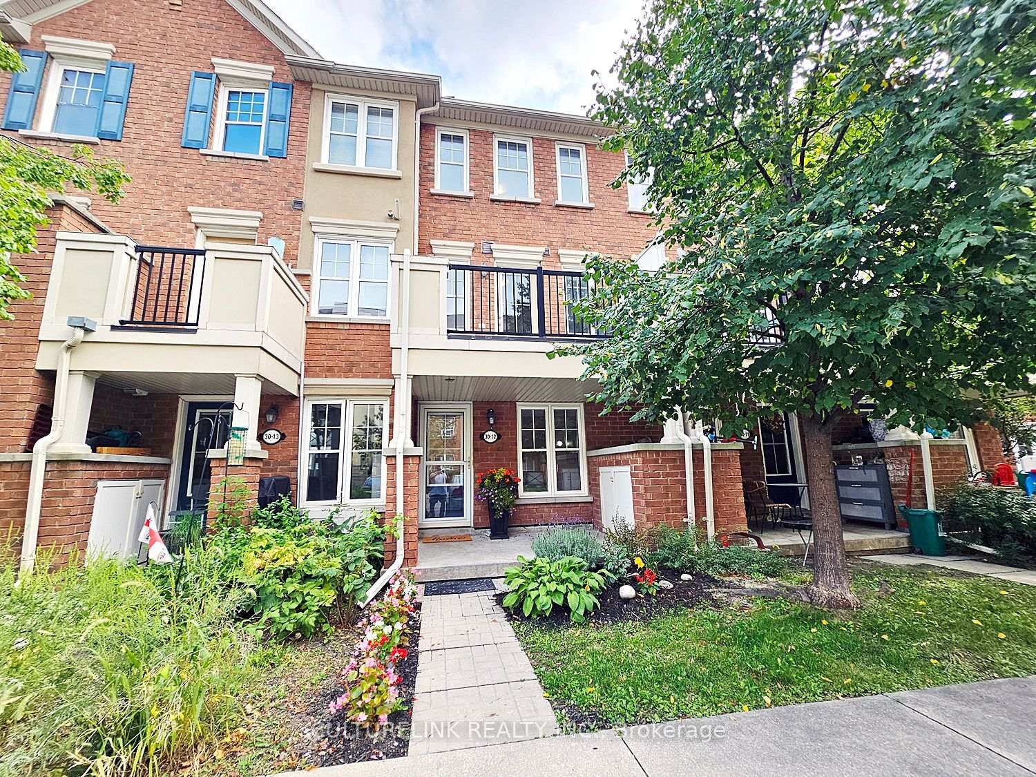 Property Photo:  30 Mendelssohn Street 12  ON M1L 0G8 
