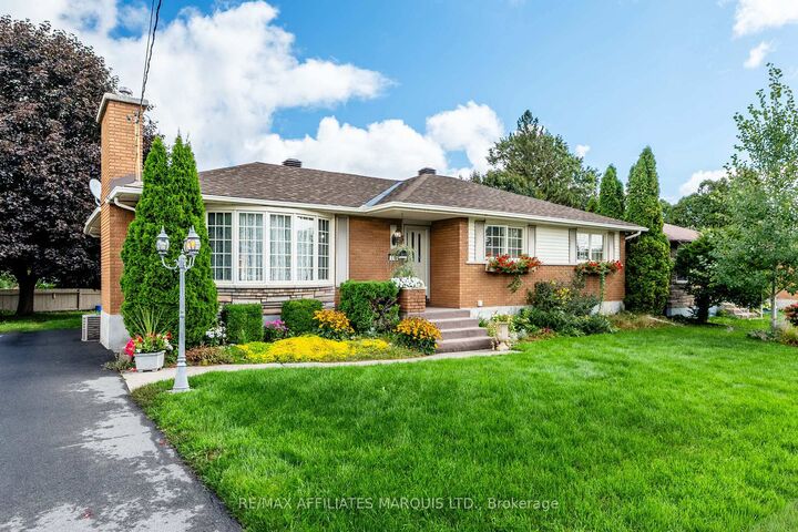 Property Photo: 778 Guy Street ON K6H 4W3