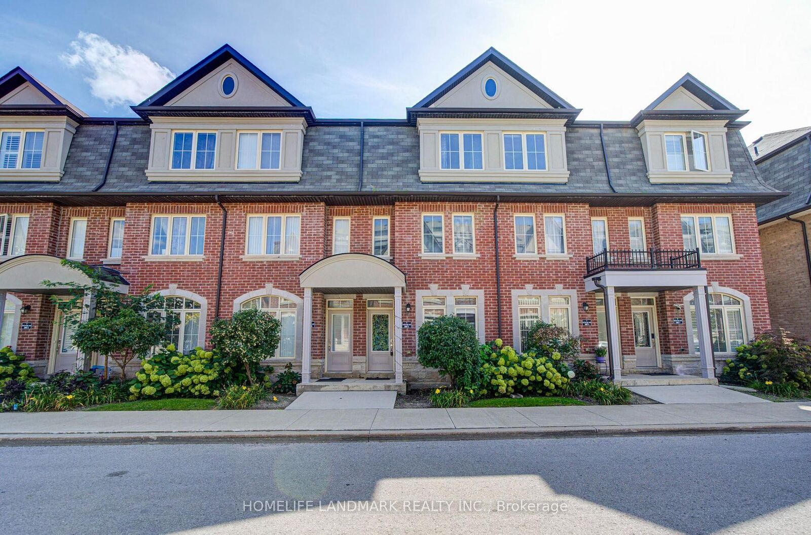 Property Photo:  7 Eaton Park Lane 5  ON M1W 0A5 