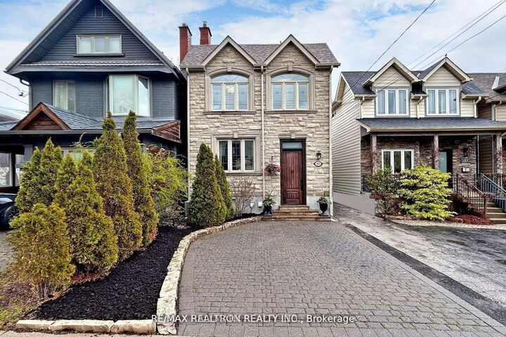 Property Photo:  183 Blantyre Avenue  ON M1N 2R6 