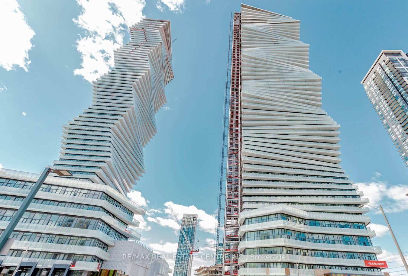 Property Photo:  3900 Confederation Parkway 2202  ON L5B 0M3 