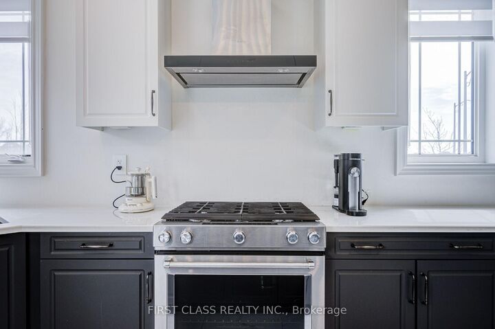 Property Photo:  376 Seaview Heights  ON L9N 0Y5 