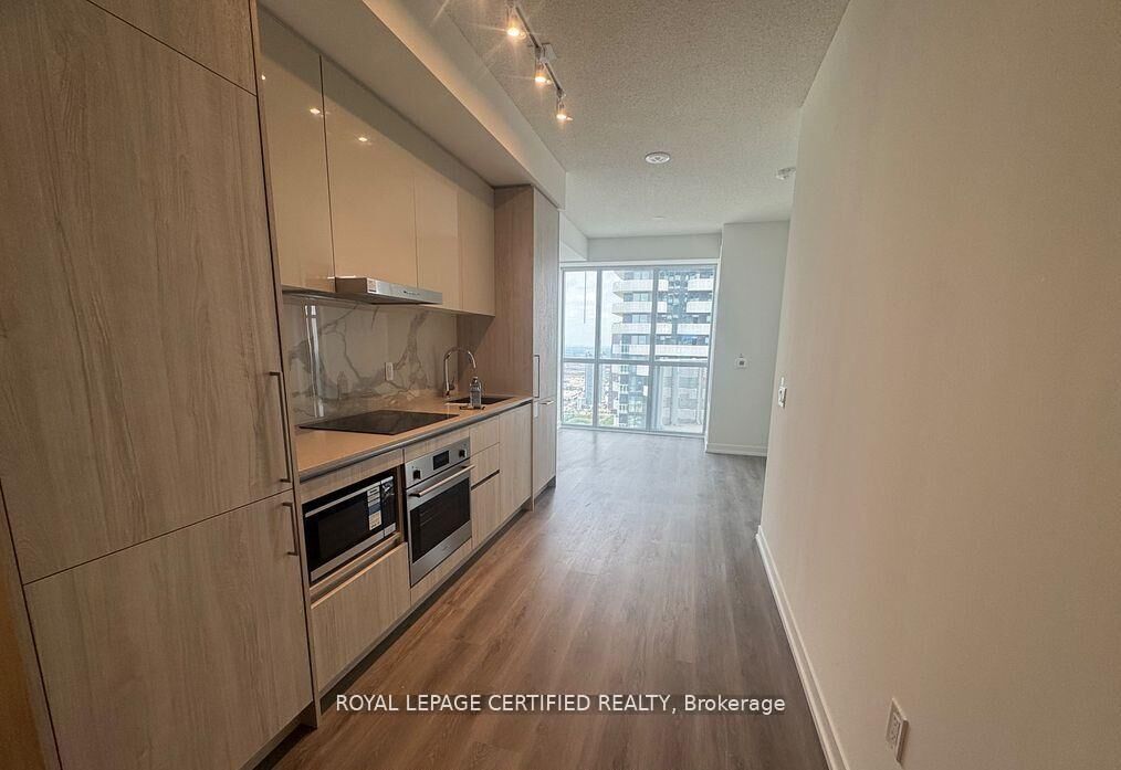 Property Photo:  225 Commerce Street 5515  ON L4K 0R1 