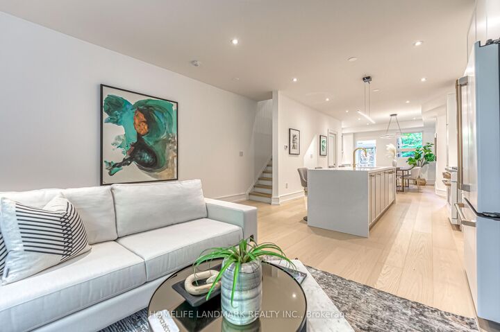 Property Photo:  195 Albany Avenue  ON M5R 3C7 