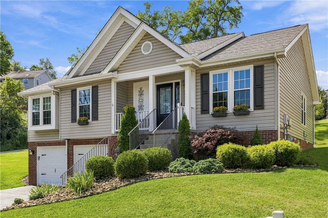 Property Photo:  103 Oakbrook Cir  PA 15220 