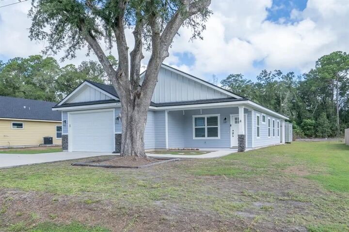 Property Photo: 27438 4th Avenue FL 32046
