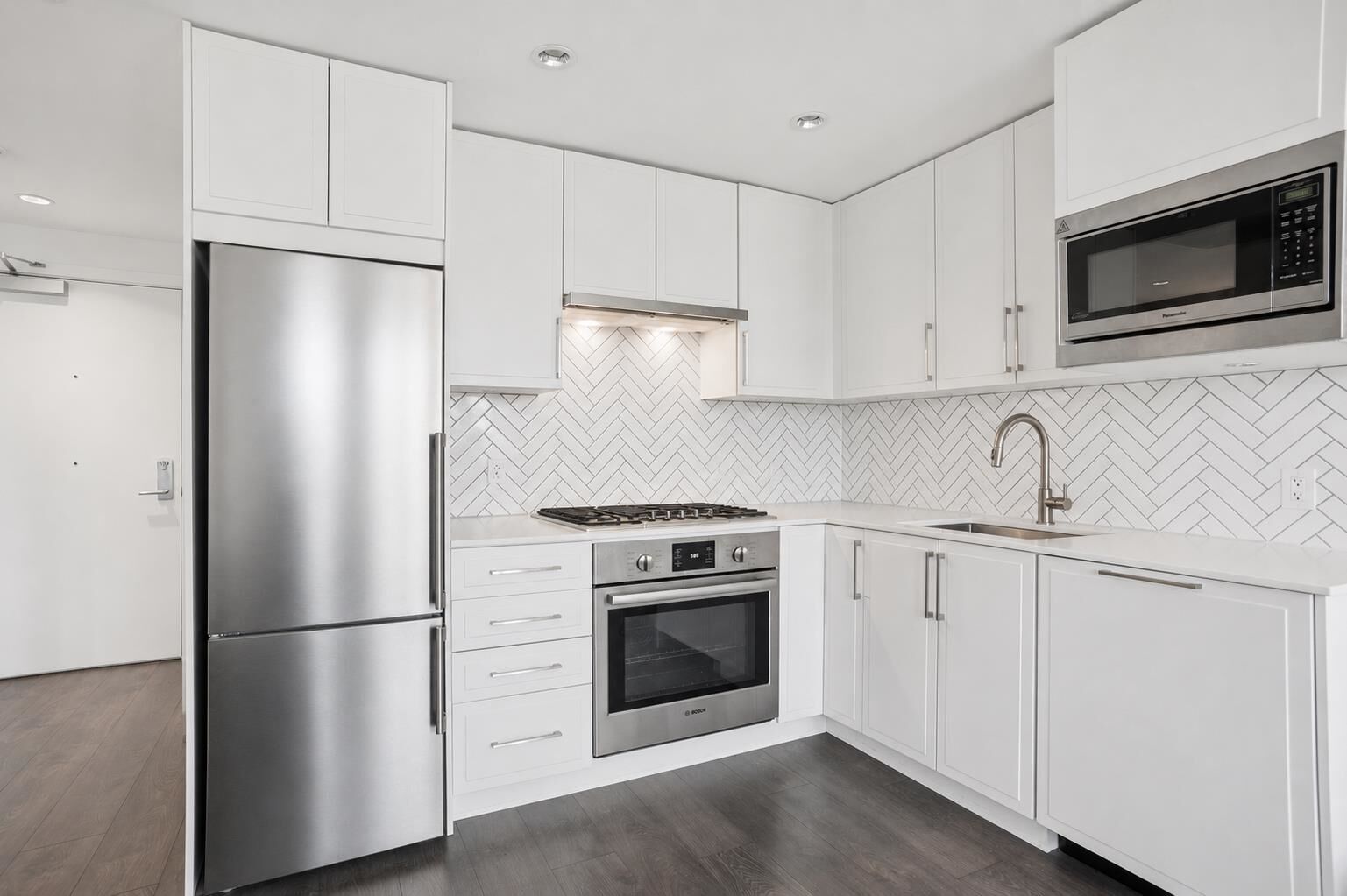Property Photo: 2435 Kingsway 507 BC V5R 5G8