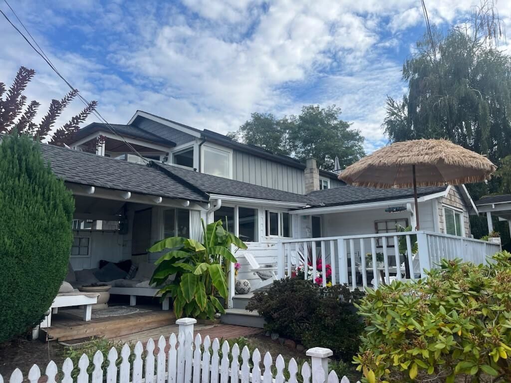 Property Photo:  932 Habgood Street  BC V4B 4W6 
