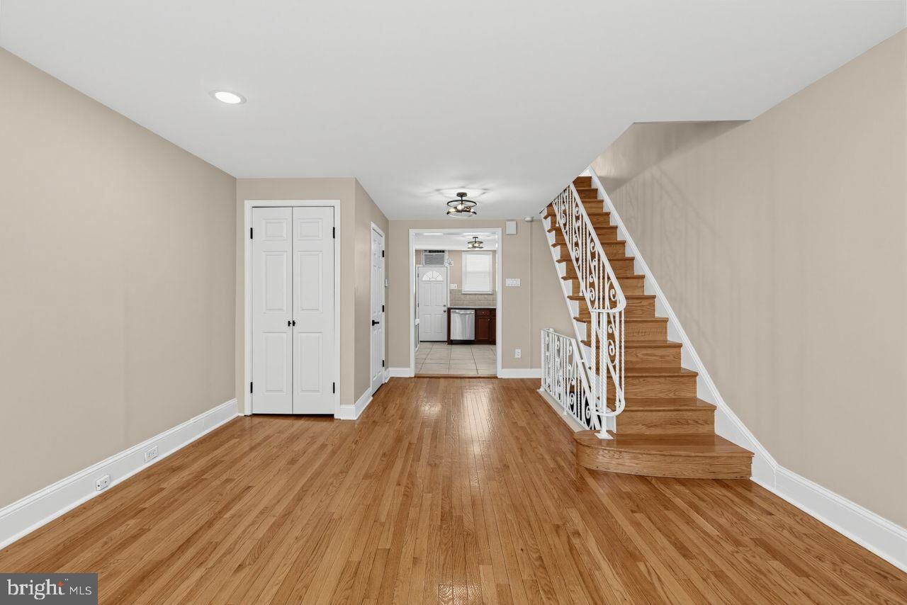 Property Photo:  2405 S Warnock Street  PA 19148 