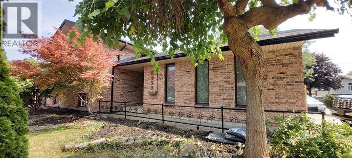 Property Photo: 8339 Kingston Crescent ON N8S 4R7