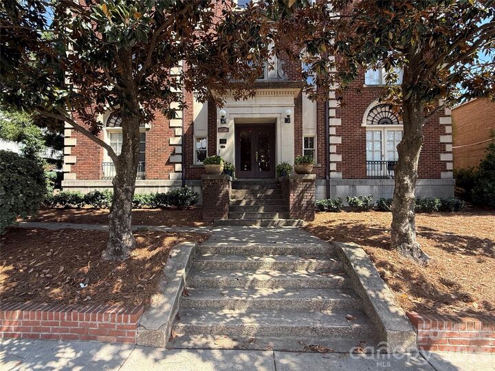 Property Photo:  712 Louise Avenue 203  NC 28204 