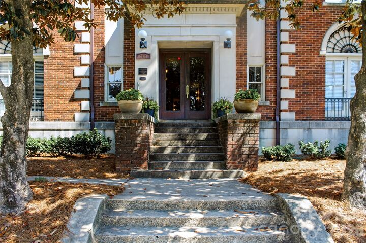 Property Photo:  712 Louise Avenue 203  NC 28204 