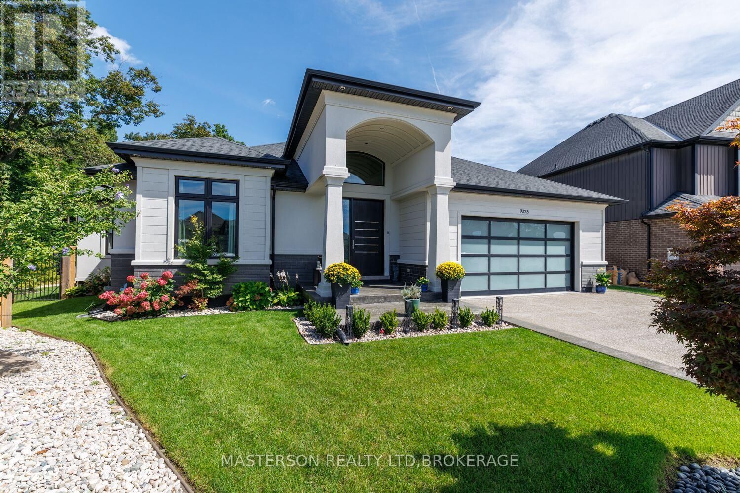 Photo de la propriété: 9373 Madison Crescent ON L2H 0M3