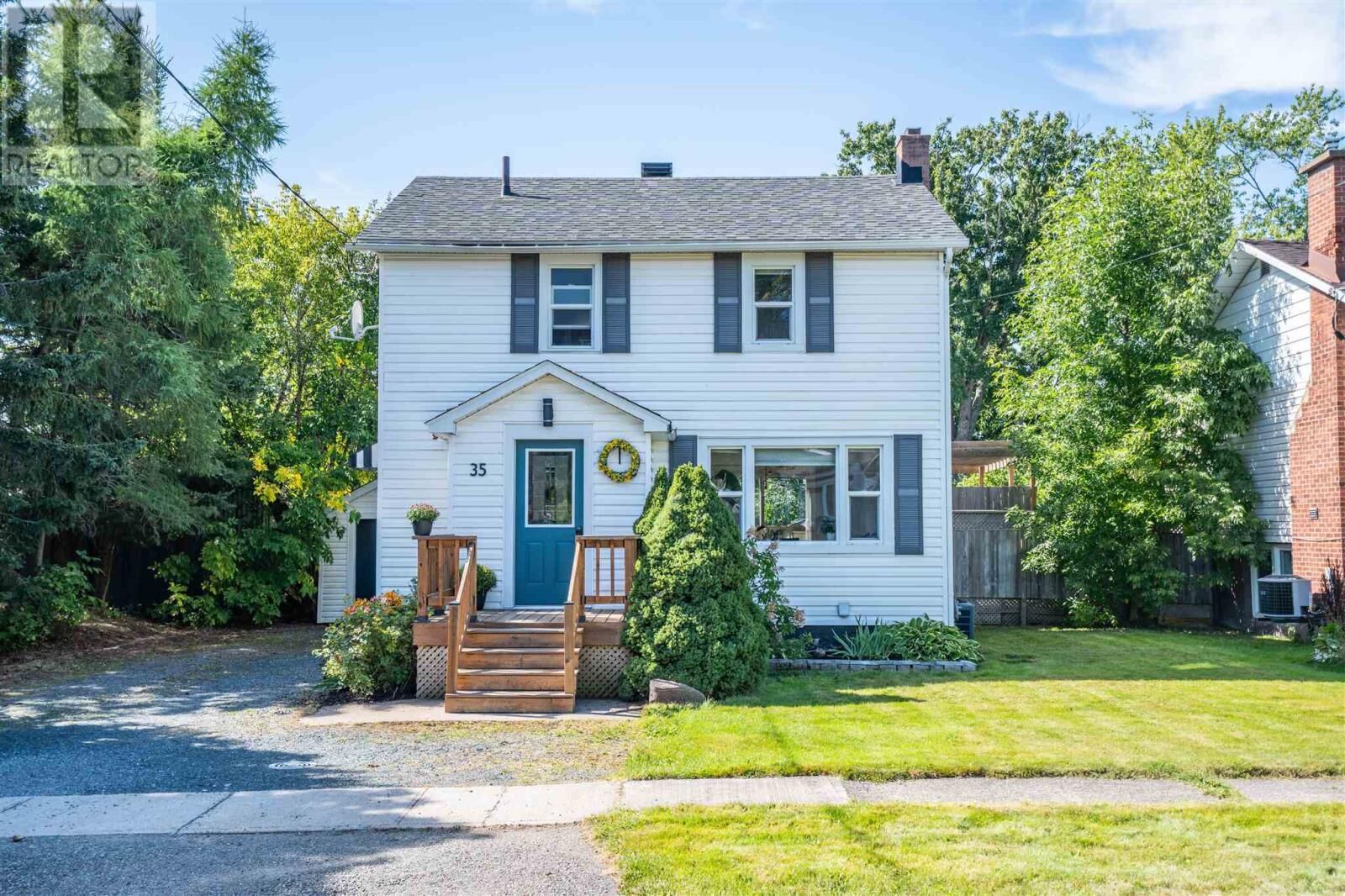 Property Photo: 35 Bellevue Ave ON P6B 2V9