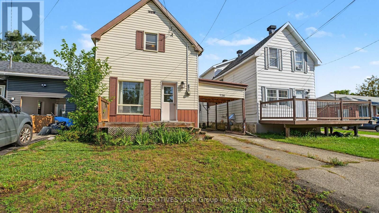 Property Photo:  728 Reynolds Street  ON P1B 5C4 