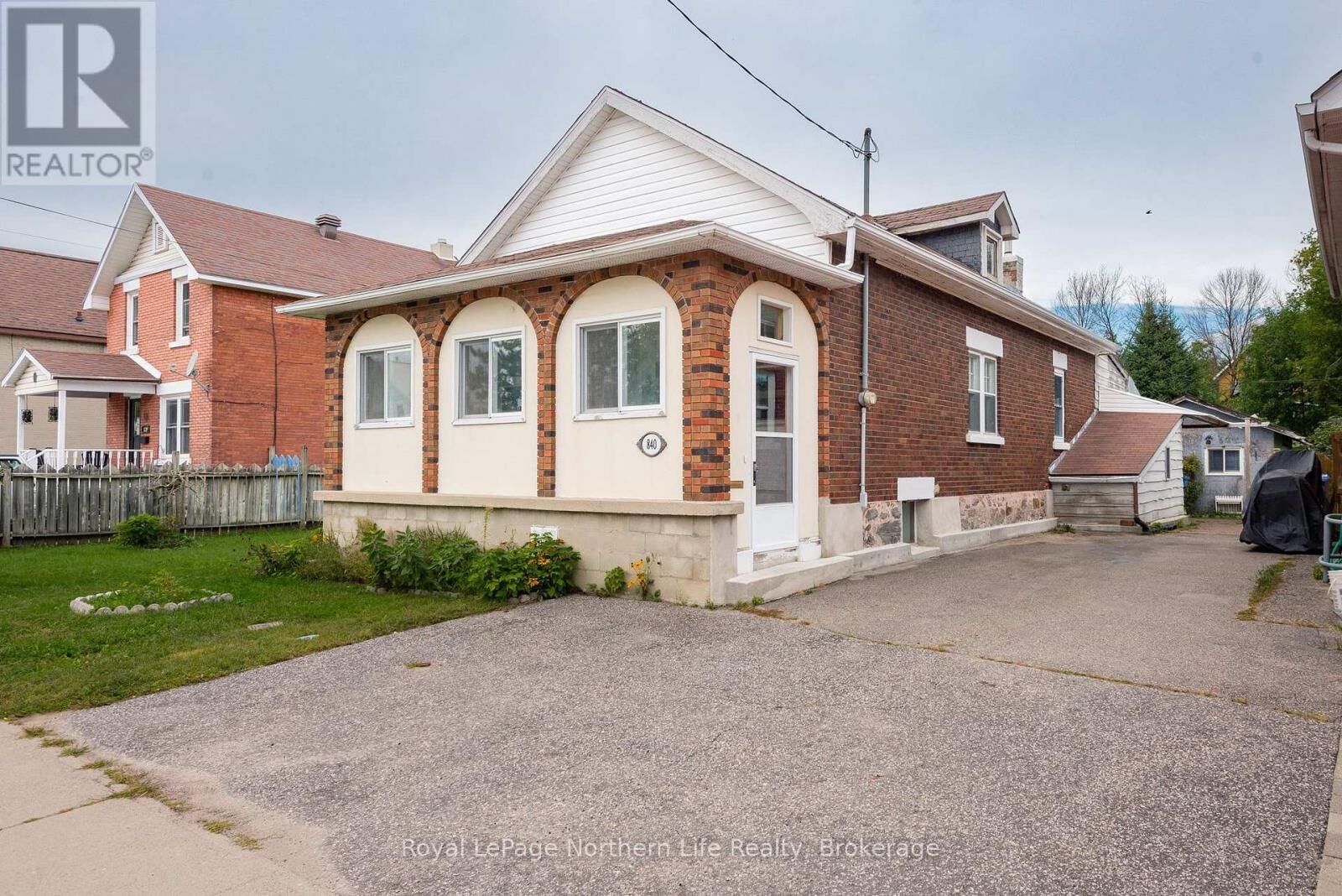 Property Photo:  840 Front Street  ON P1B 6N5 