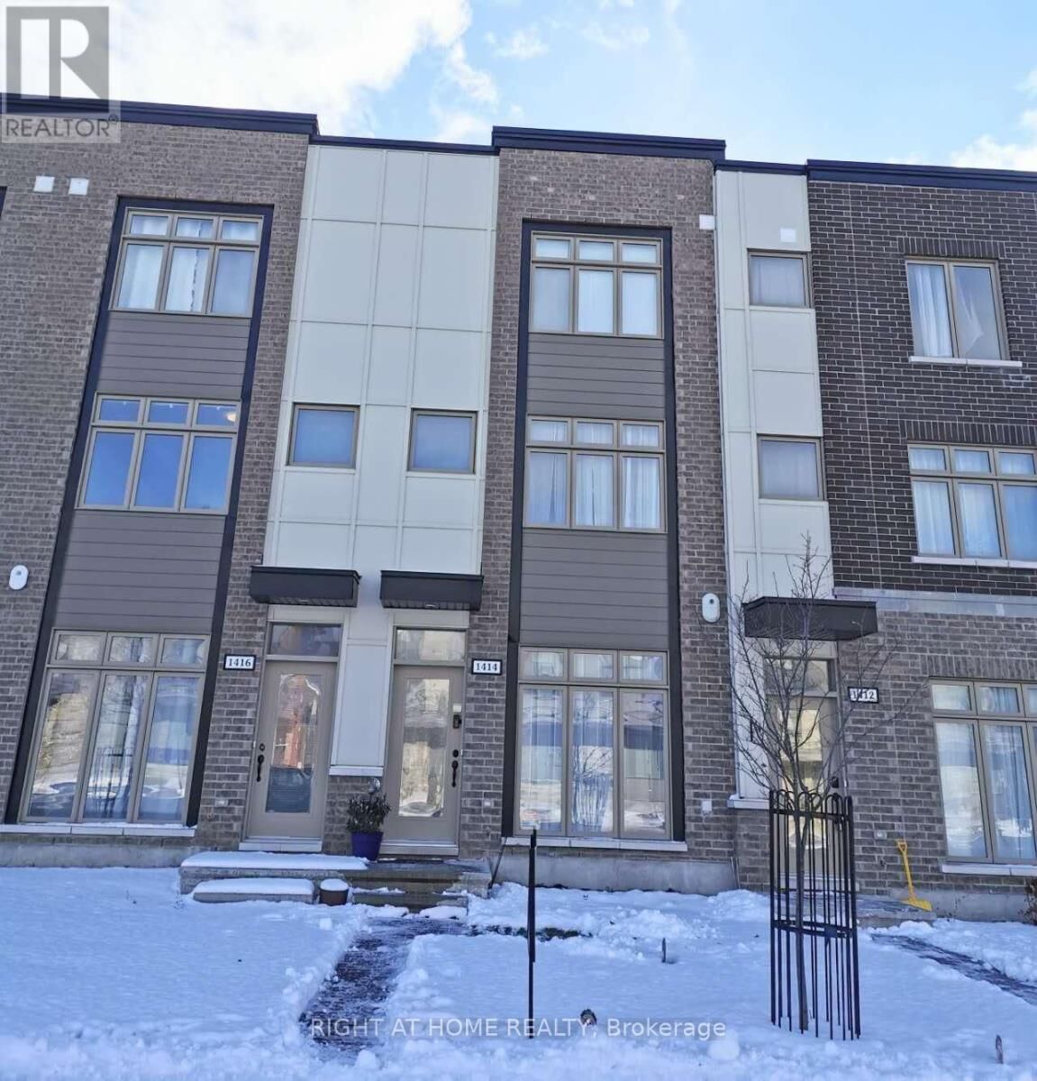 Property Photo:  1414 Hemlock Road  ON K1K 5A8 